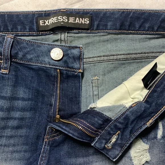 Express jean shorts - Picture 2 of 9